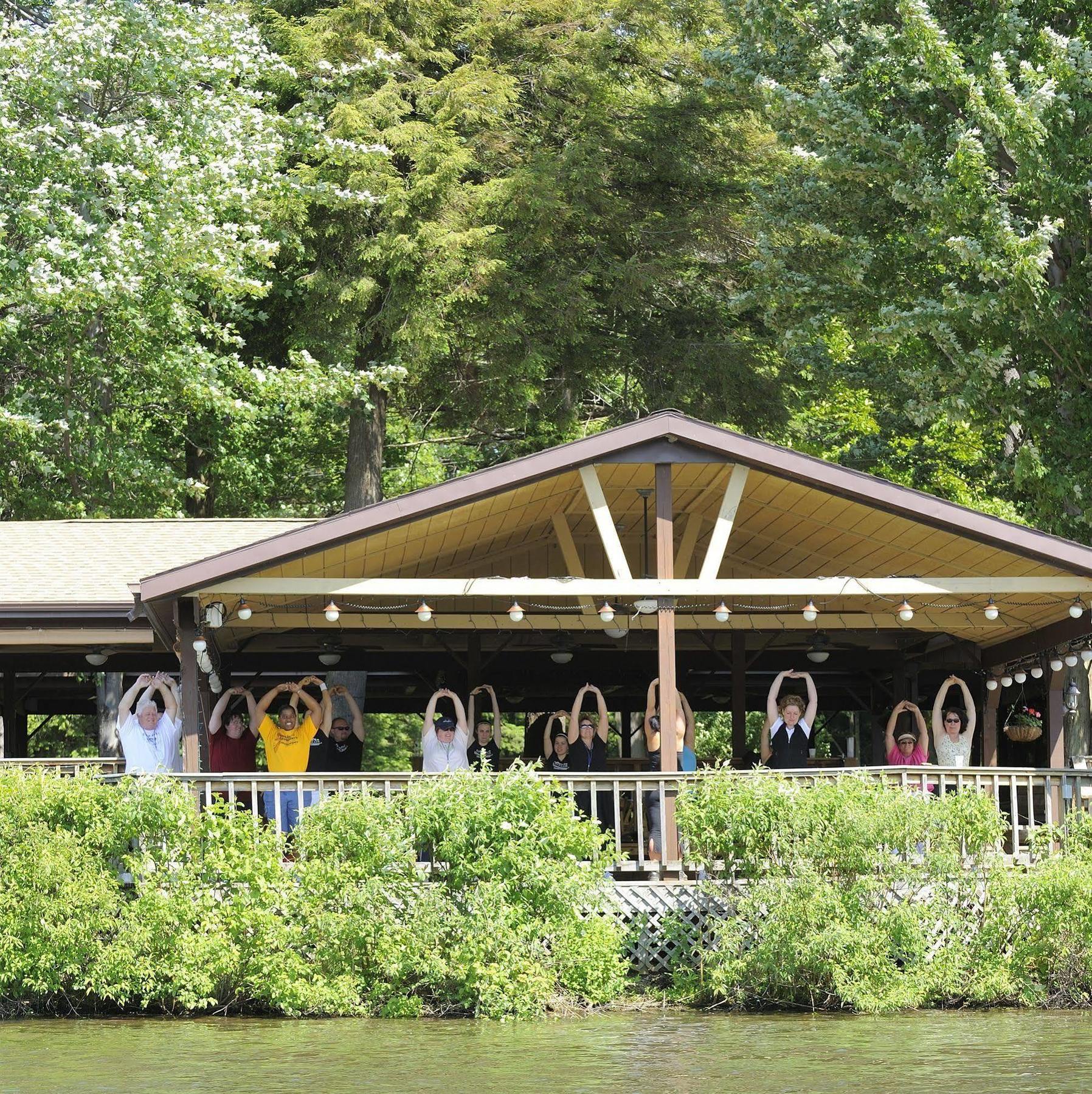 The Biggest Loser Resort Niagara Java Center 外观 照片